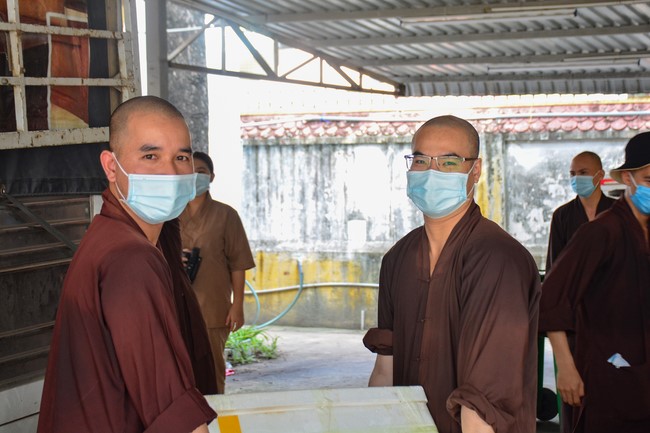 Continuing to support people in need in the Covid-19 pandemic of Hoang Phap Pagoda (series 4)